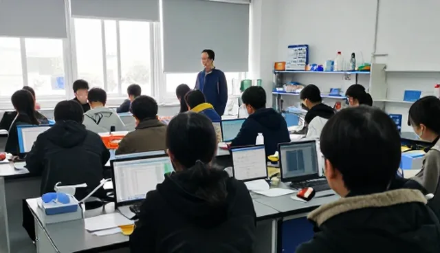 培训体系如何应对技术开发中的挑战，提升团队能力